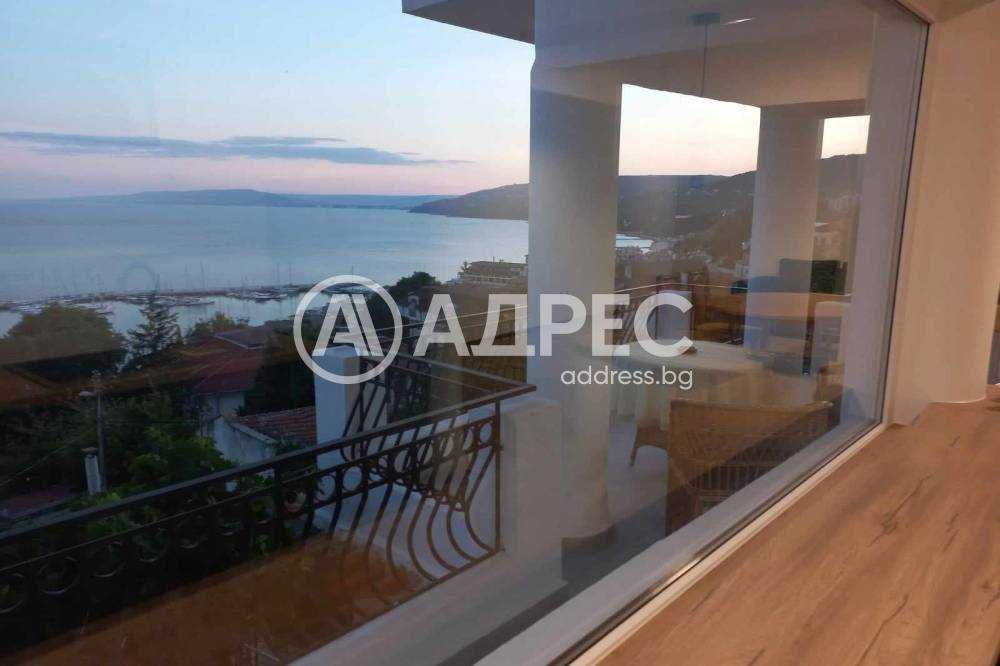 Дава се под наем Тристаен апартамент в Балчик - 137 кв.м за 1500 € - Снимка #1