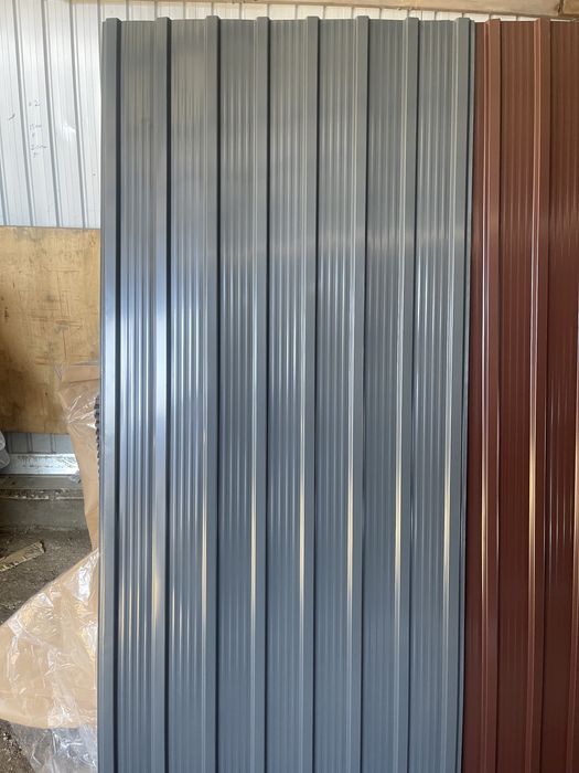 Tablă cutată colorată și