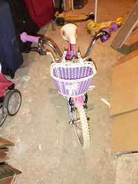 Vând bicicleta fetițe 4-6 roți de 16"