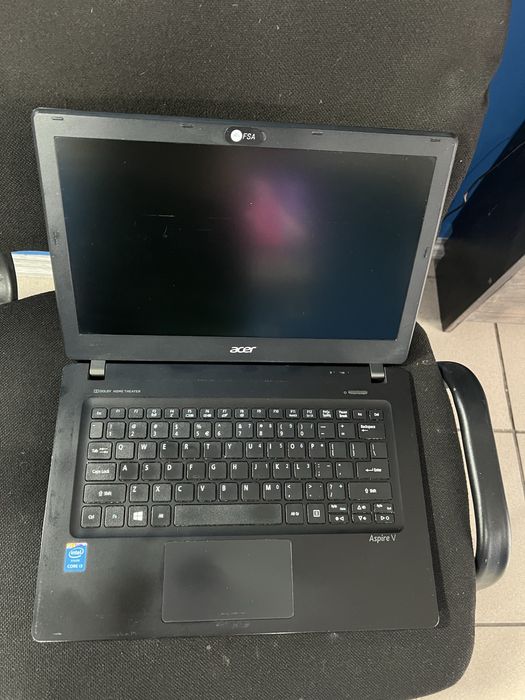 Vand laptop acer aspire v3 i3 5005u 4gb ssd 128gb full hd