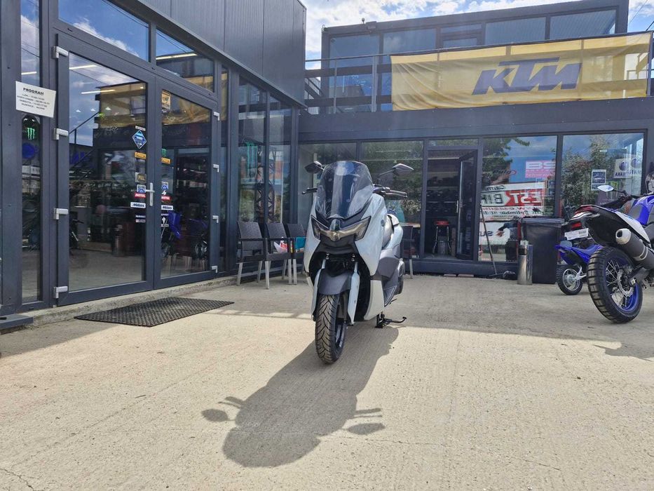 Yamaha NMax 125 Tech Max 2025-se conduce cu B-stoc EST BIKE Campina