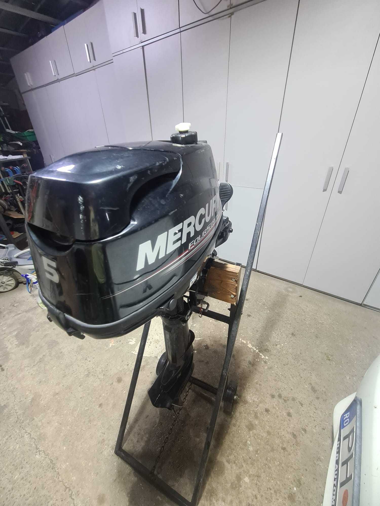 Vând motor Mercury 5CP pentru barcă, întreținut, gata de utilizare