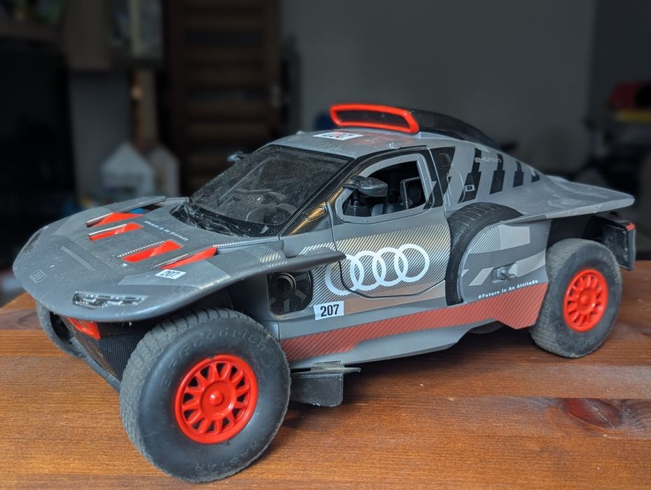 Audi RS Q E-Tron, Masinuta cu telecomanda Rastar 1:14