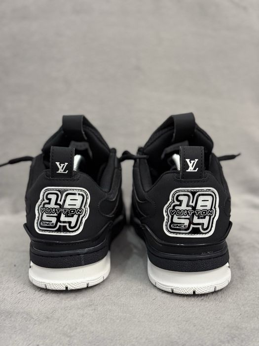 LV skates negrii marimea 45