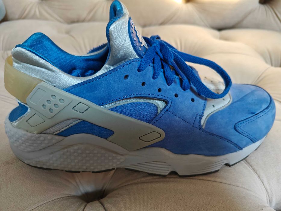 Nike Air Huarache originali purtați de câteva ori.
