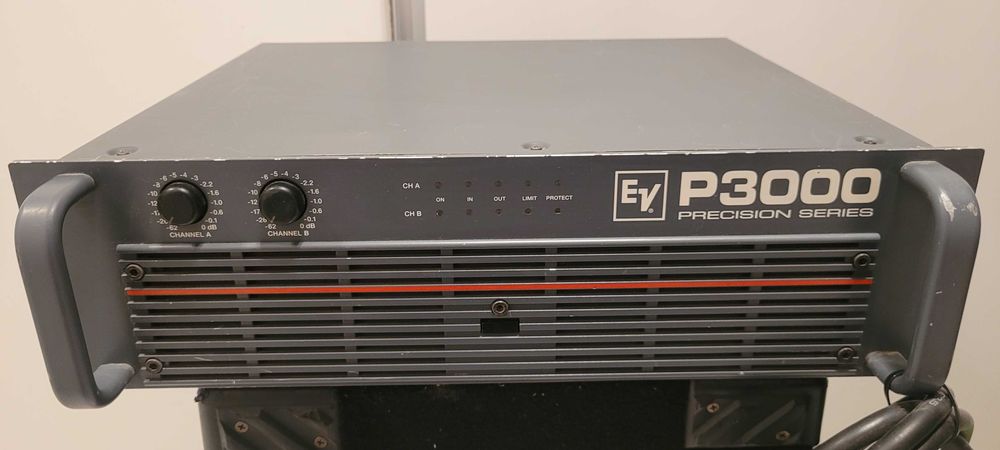 Amplificator EV P3000