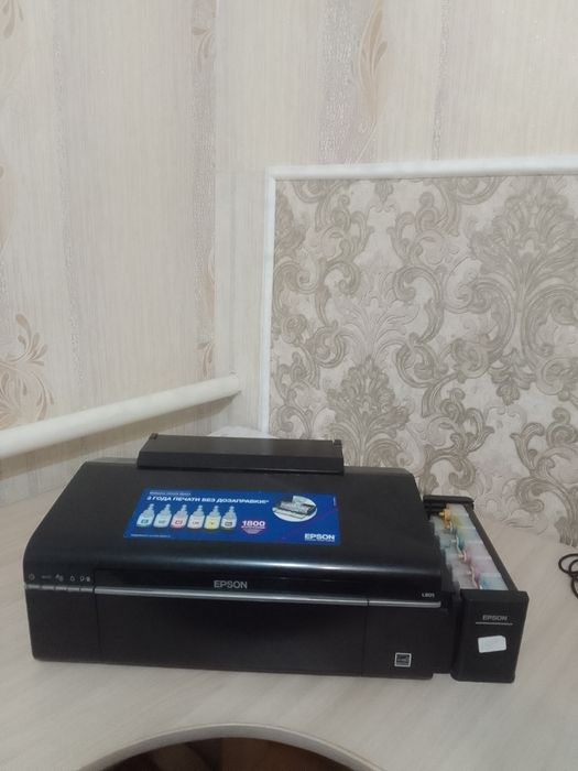 Цветной принтер практически не использовался  цена 160000 тенге.