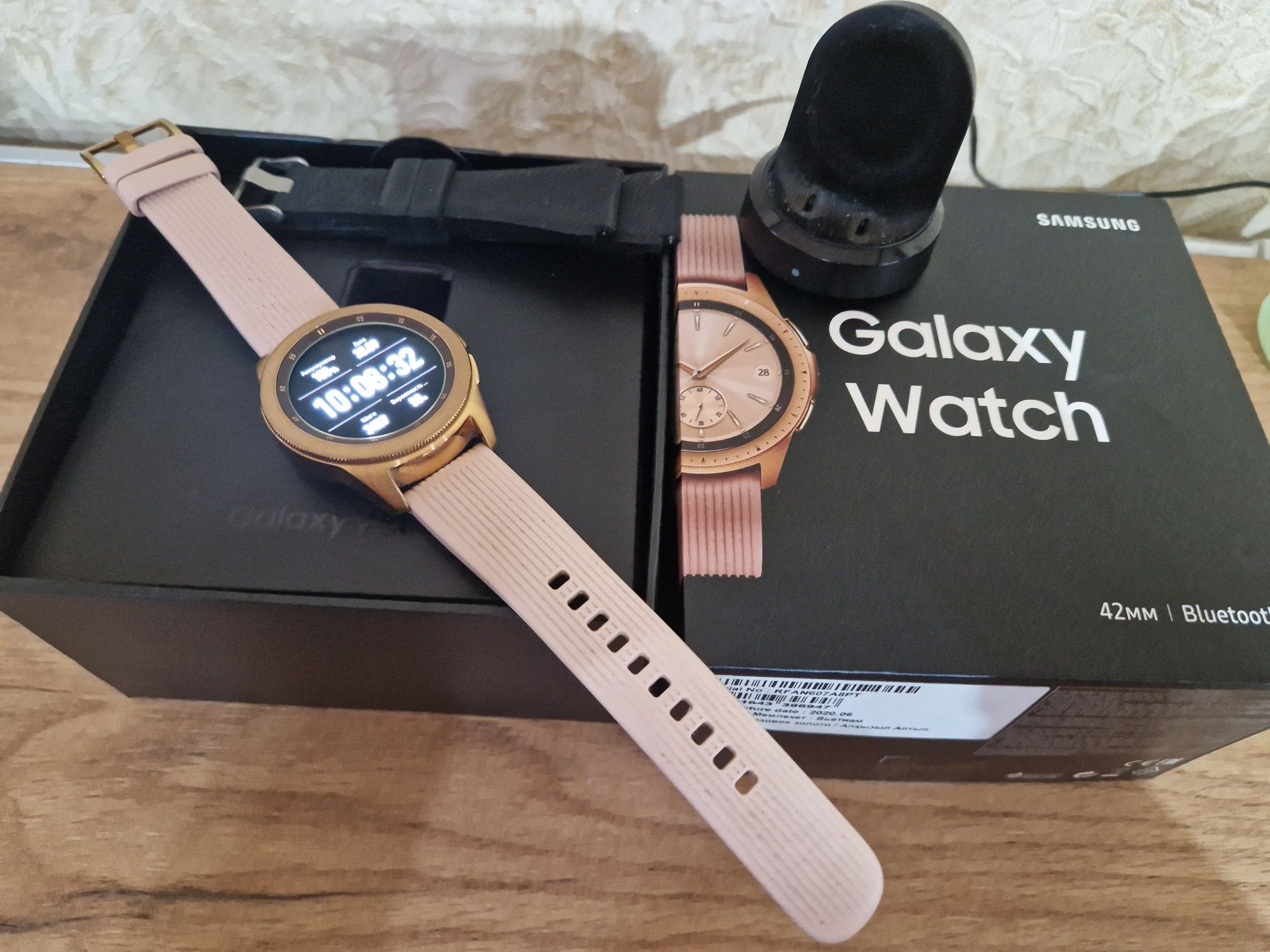 Продам  женские часы Galaxy Watch оригенал  в отличном состоянии