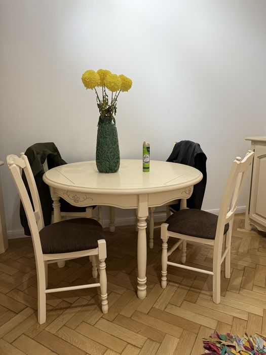 SET MOBILIER din lemn masiv (masa, 4 scaune, bufet, comoda TV, dulap)