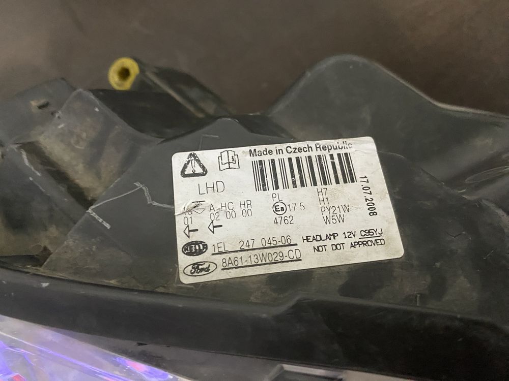 Far dreapta halogen cu lupa Ford Fiesta an 2008-2012