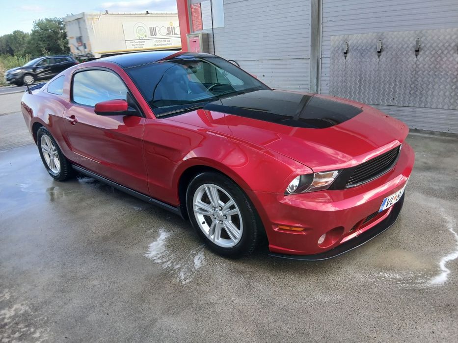 Vând Ford Mustang