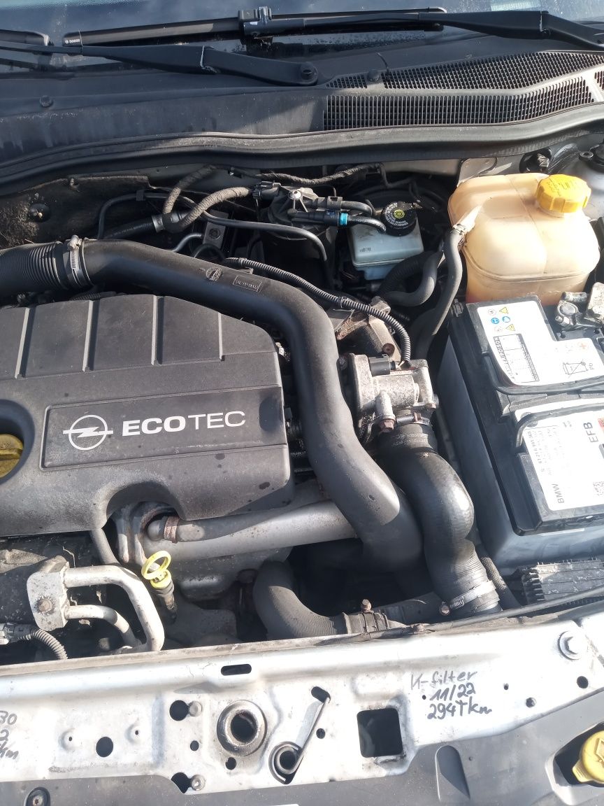 Dezmembrez Opel Astra H