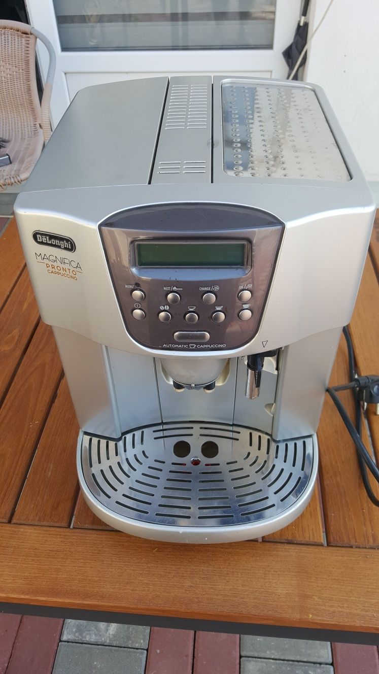 Expresor DeLonghi Magnifica