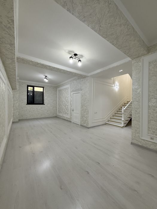 6 хонали НЕОКЛАССИКА ховли сотилади! Сергили тумани, 11 метро бекати