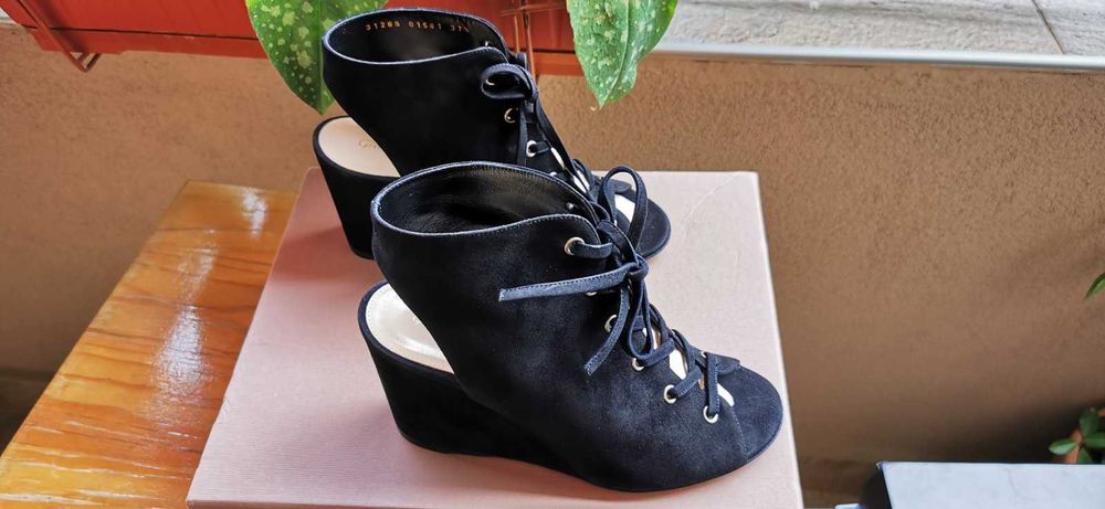 Оригинални маркови дамски обувки GIANVITO ROSSI - 37,5 номер