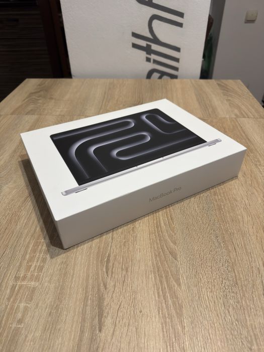 Apple MacBook Pro 14" cu procesor M4, 16GB RAM, 512GB SSD, Silver
