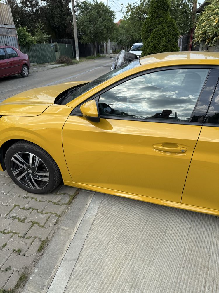 Peugeot 208 - automat, 100 CP, benzina, 34.000 km