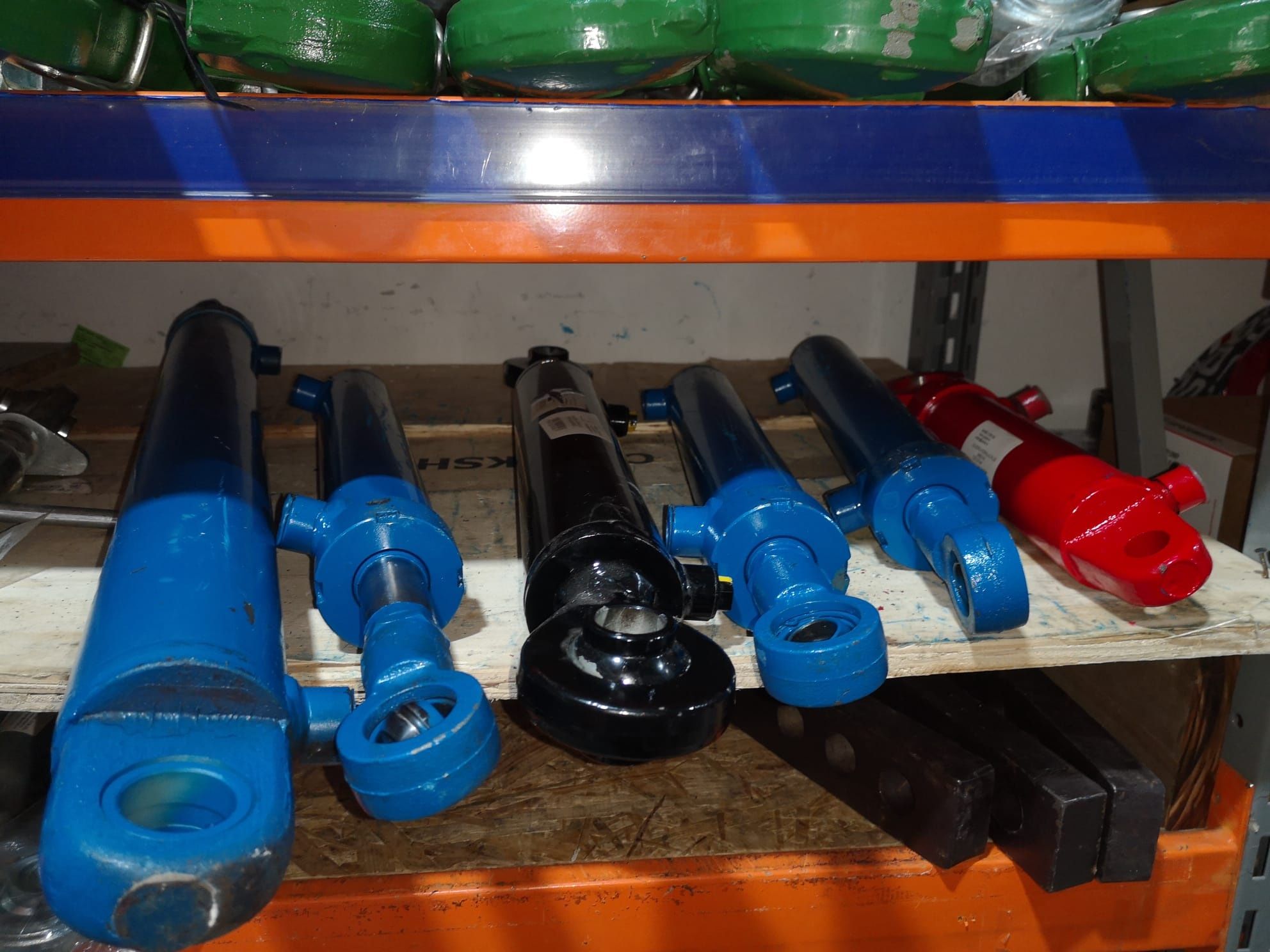 Cilindru hidraulic plug reversibil