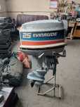 Извънбордов двигател Evinrude 25 HP за части и Johnson 50 HP работещ