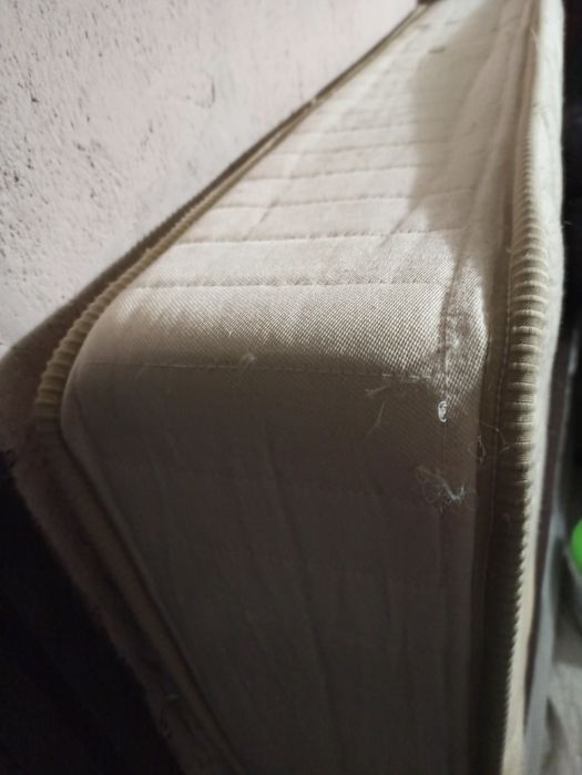 Продавам матрак двулицев