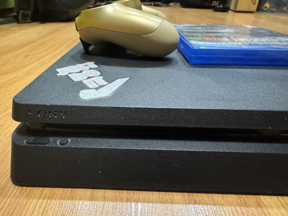 Playstation 4 slim