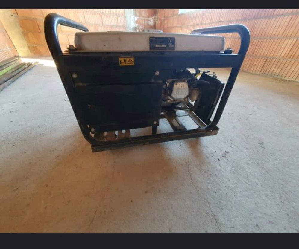 Vând generator Einhell