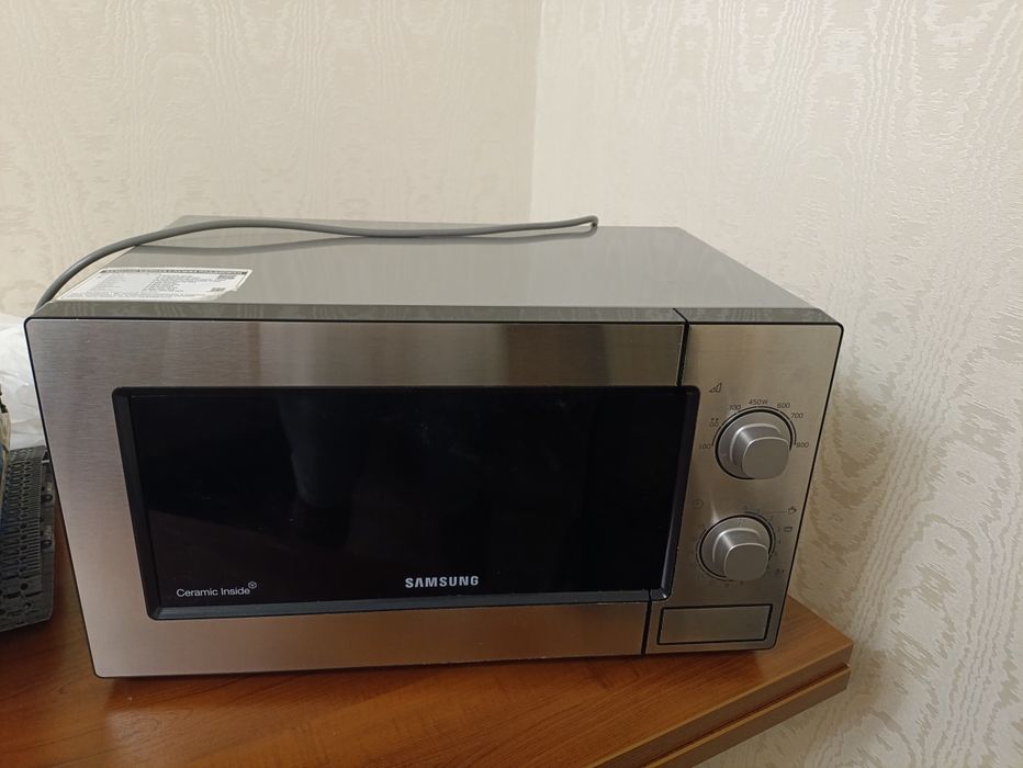 Микроволновая печь Samsung ME81MRTB/BW