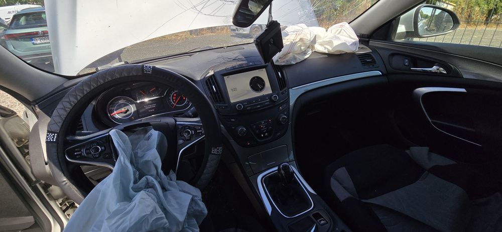 Opel insignia 2.0d 2014 avariat