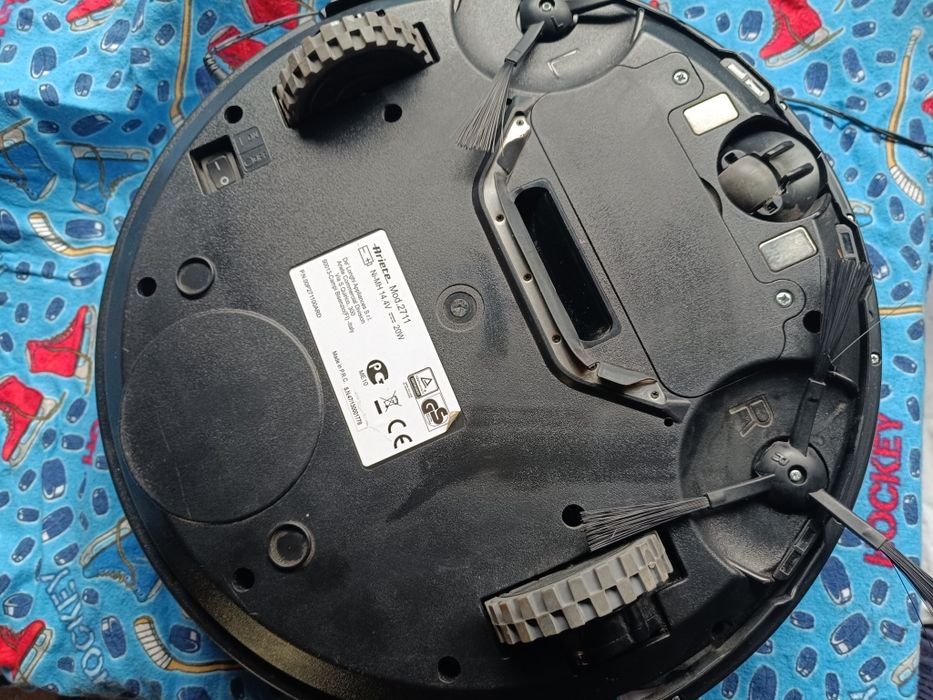 Aspirator robot Ariete citiți anunțul