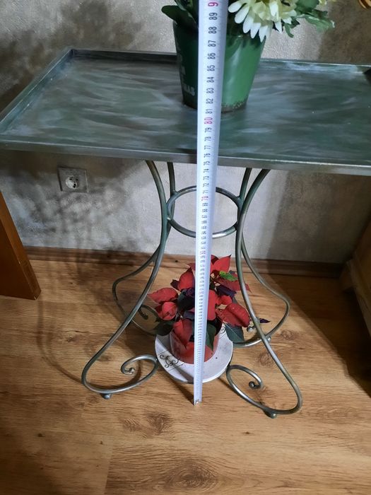 Vând masă metalică