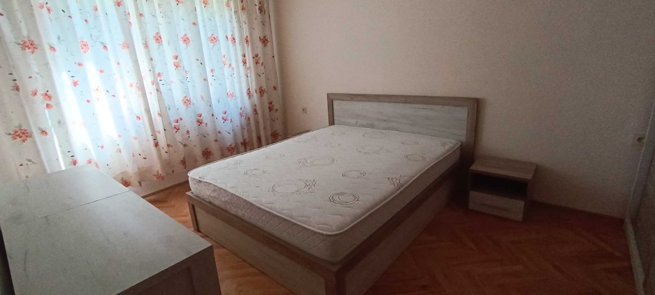 Дава се под наем Двустаен апартамент в Пловдив, Кючук Париж - 70 кв.м за 408 € - Снимка #2