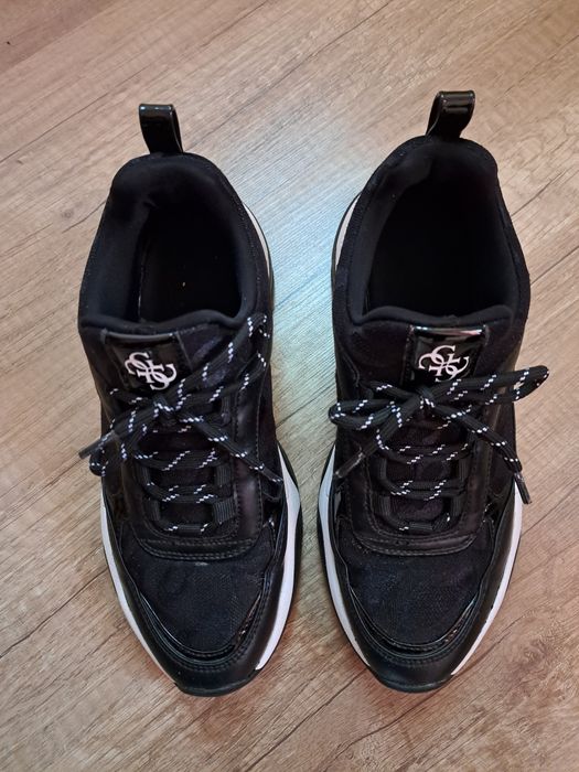 Кецове и сникърси на guess