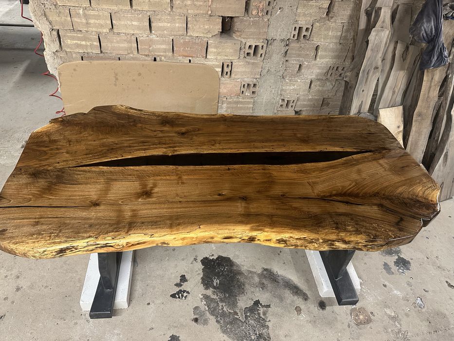 Маса , Плотове от масив Орех