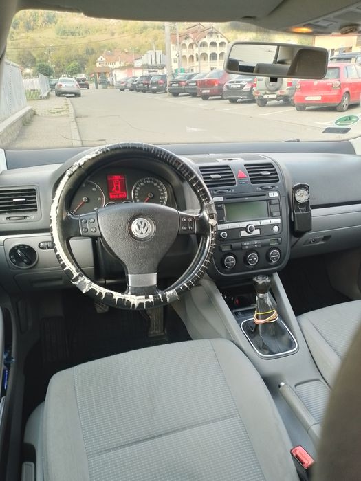 Se vinde ce se vede în poze