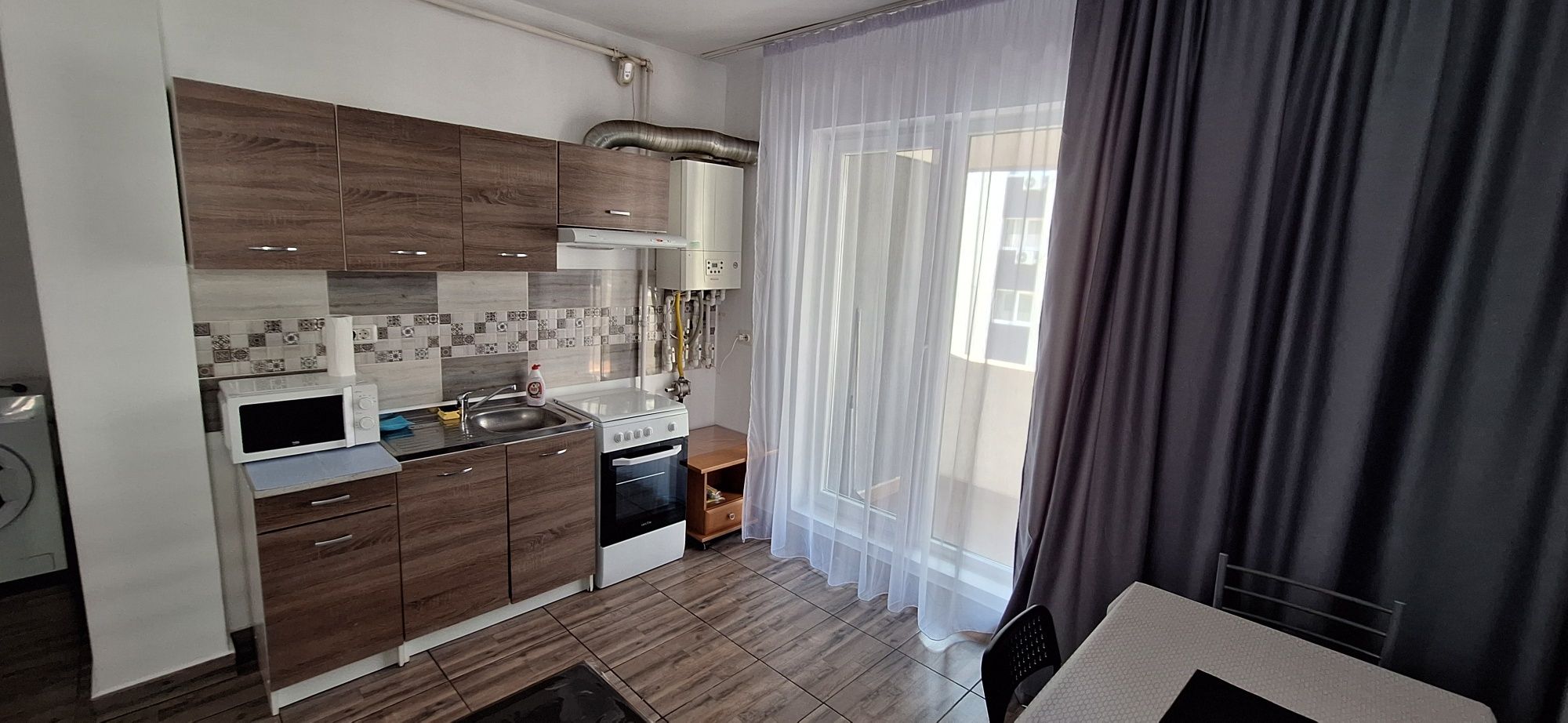 Închiriez studio