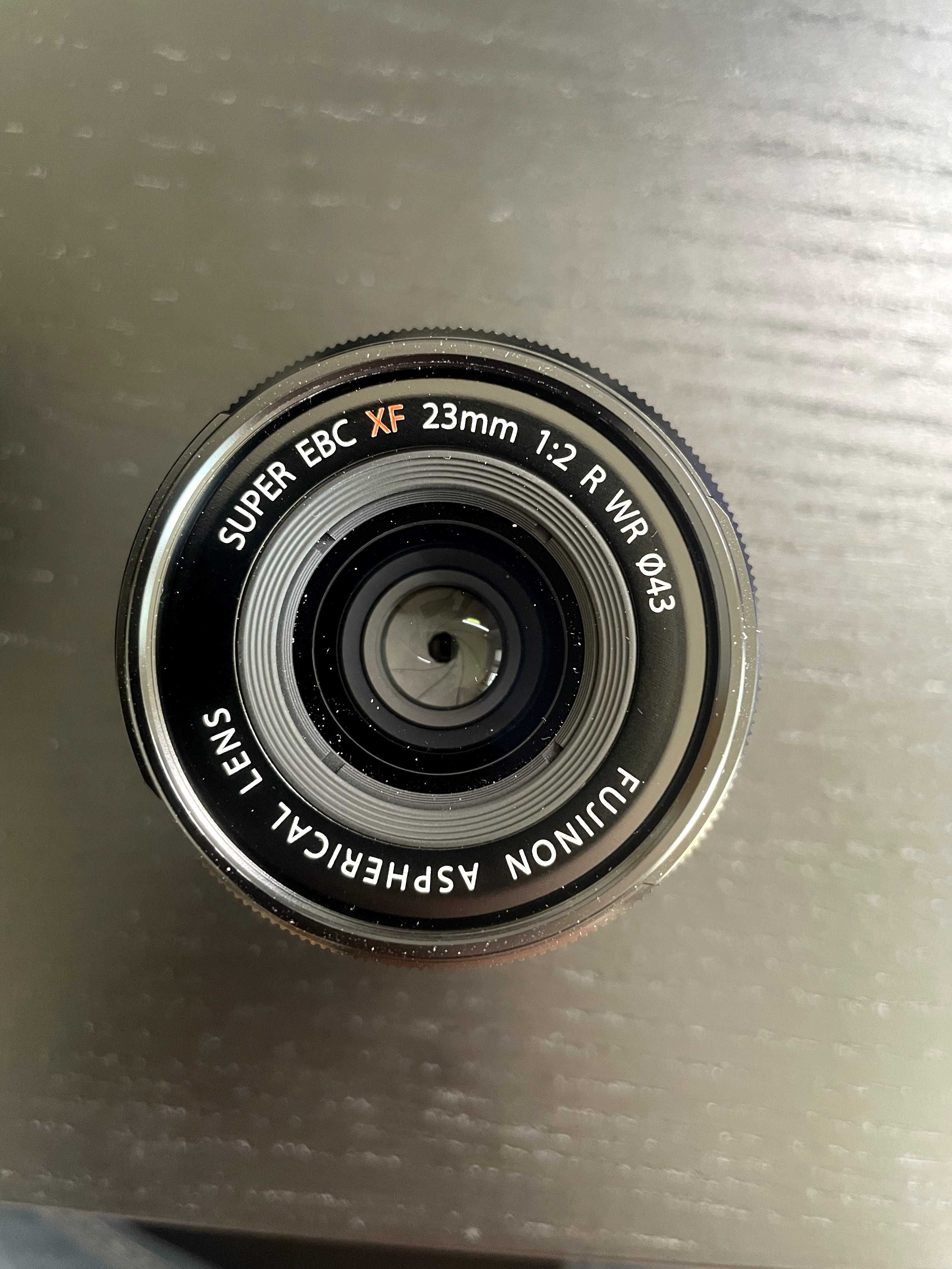Fujifilm X-E4 cu lentile si accesorii