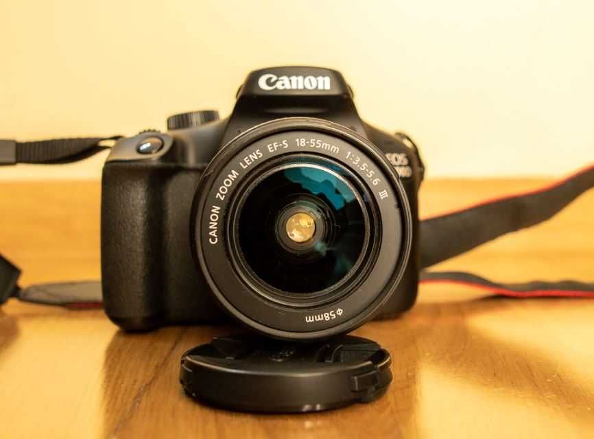 Canon EOS 4000D + obiectiv 18-55mm + alte obiective aditionale