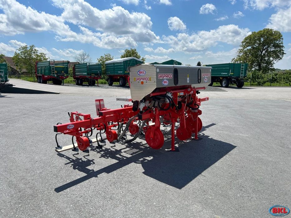 Gaspardo HS 6 R, 8 R Prasitoare Profi+, Pliabila hidraulic,Bazin cent, Roti stabilizare...