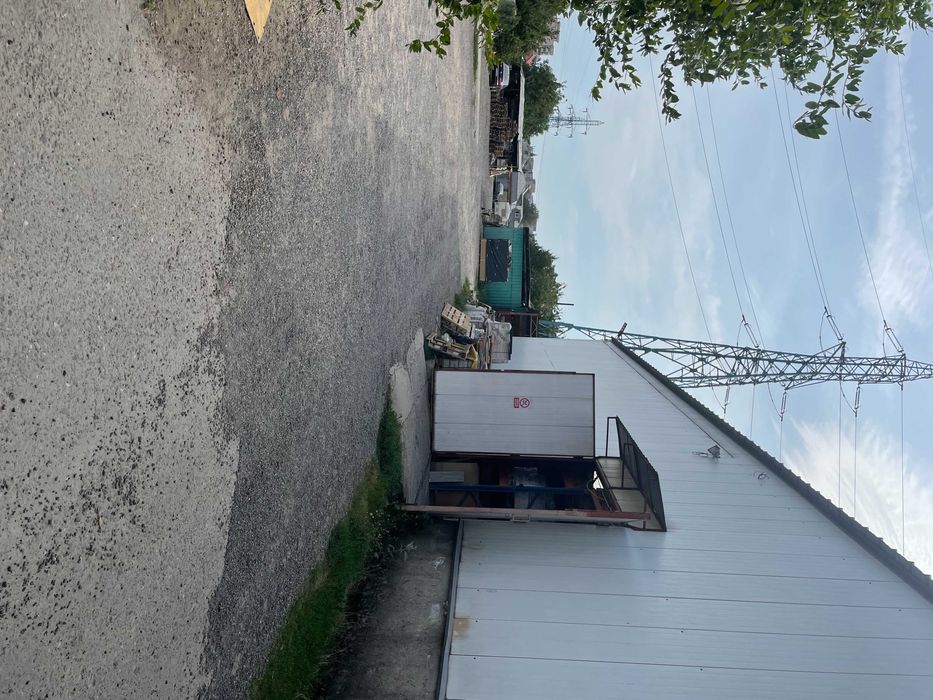 VAND depozit TIP SHOWROOM si  teren