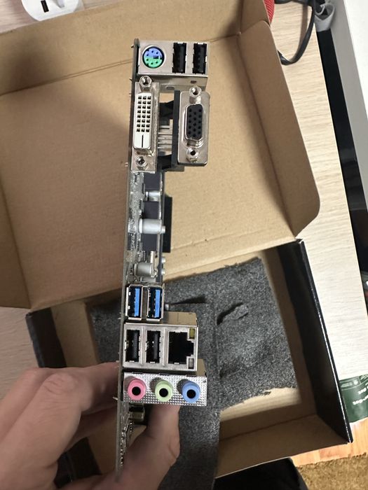 Продавам дънна платка ASRock H310CM-DVS (Socket 1151)