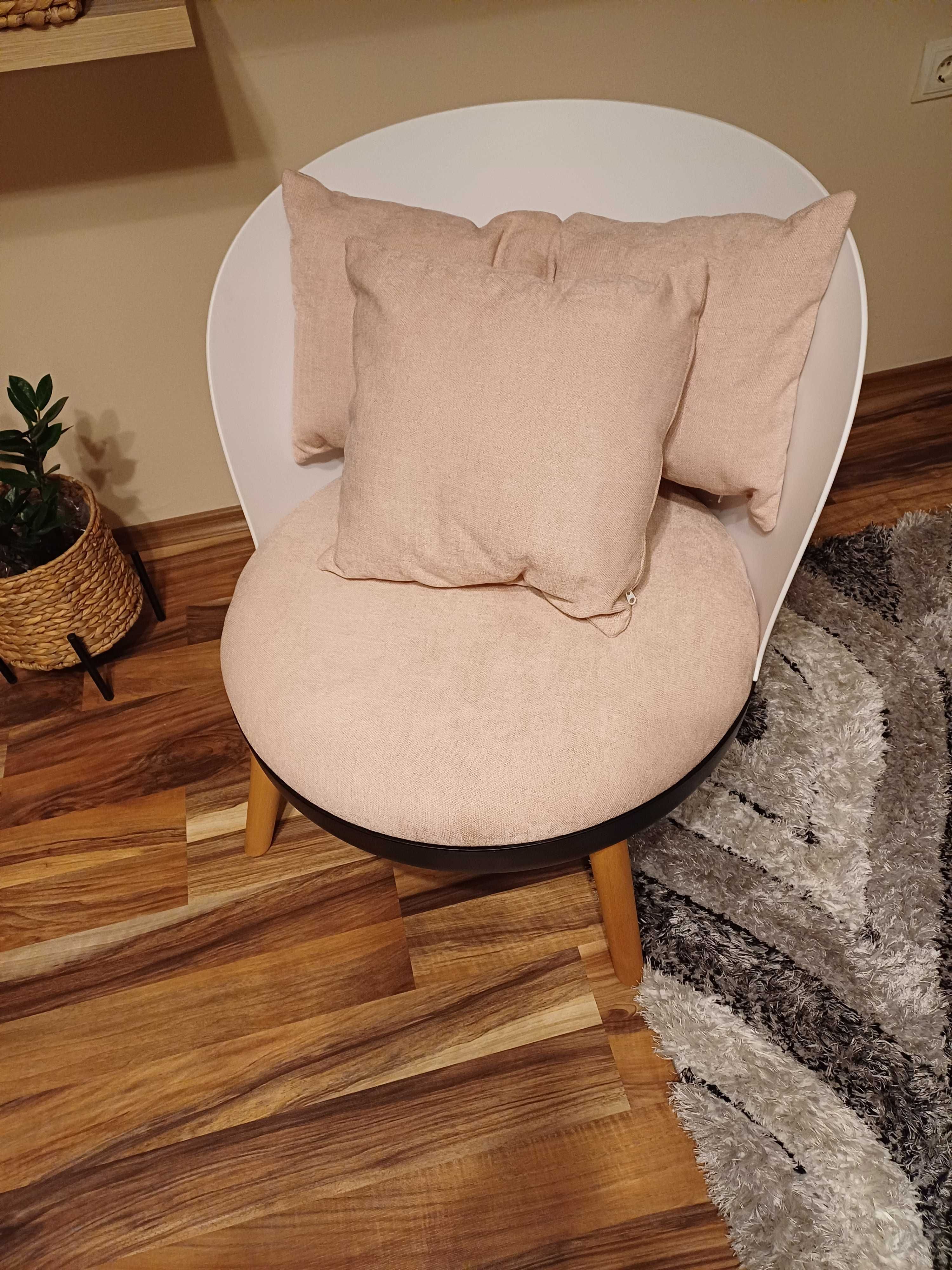 Кресло/Фотьойл с декоративни възглавници