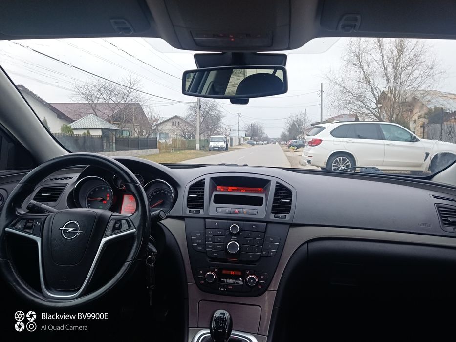 Dezmembrez Opel insignia 2010 2.0 benzina 220 HP avariat