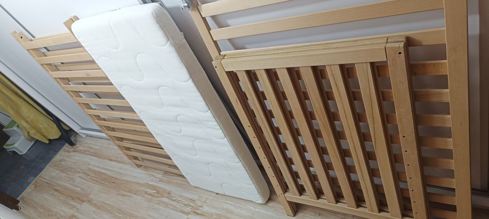 Pătuț din lemn  + saltea Ikea , 60x120 cm.