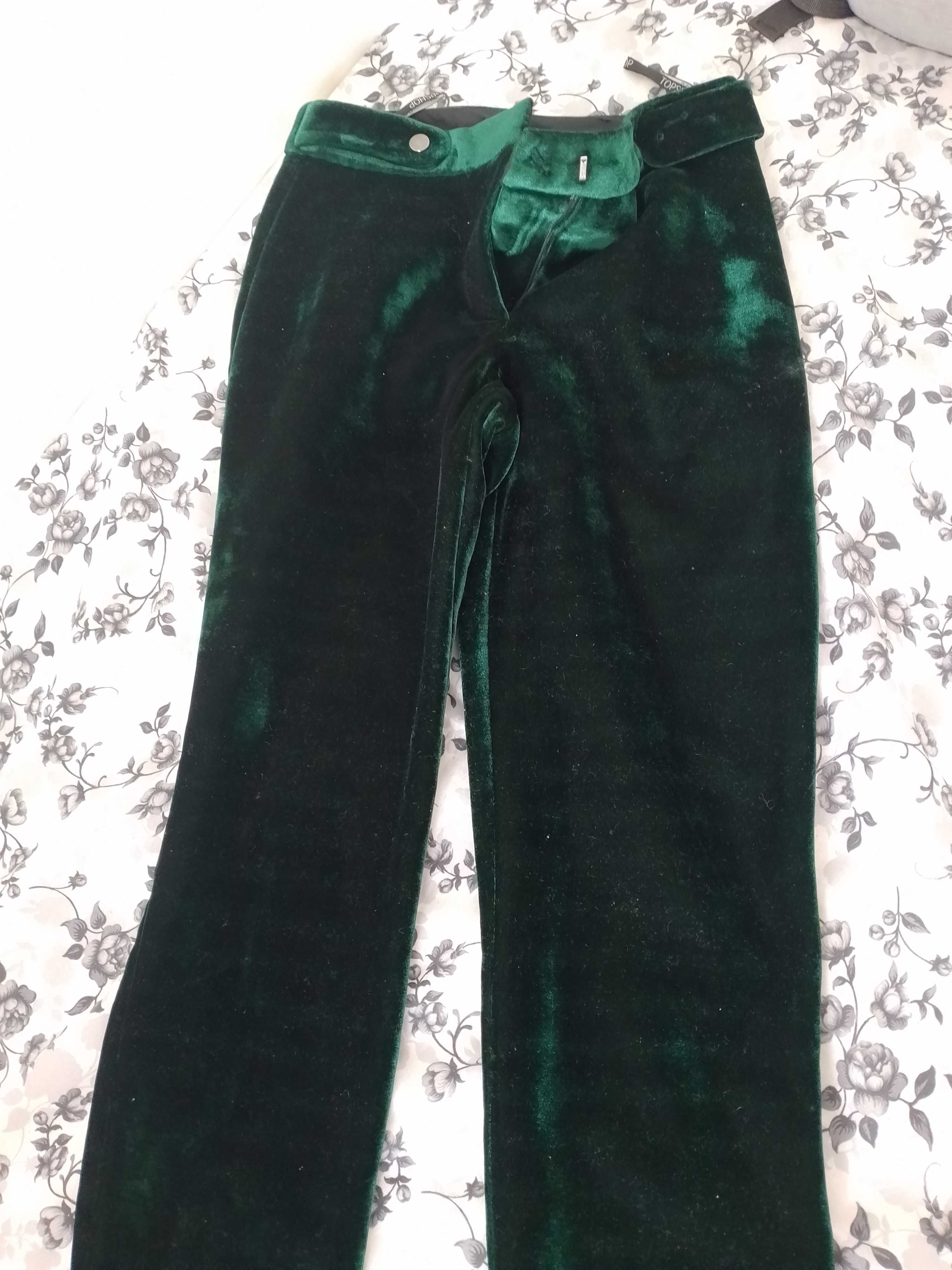 Pantaloni din catifea , nepurtati , verde frumos