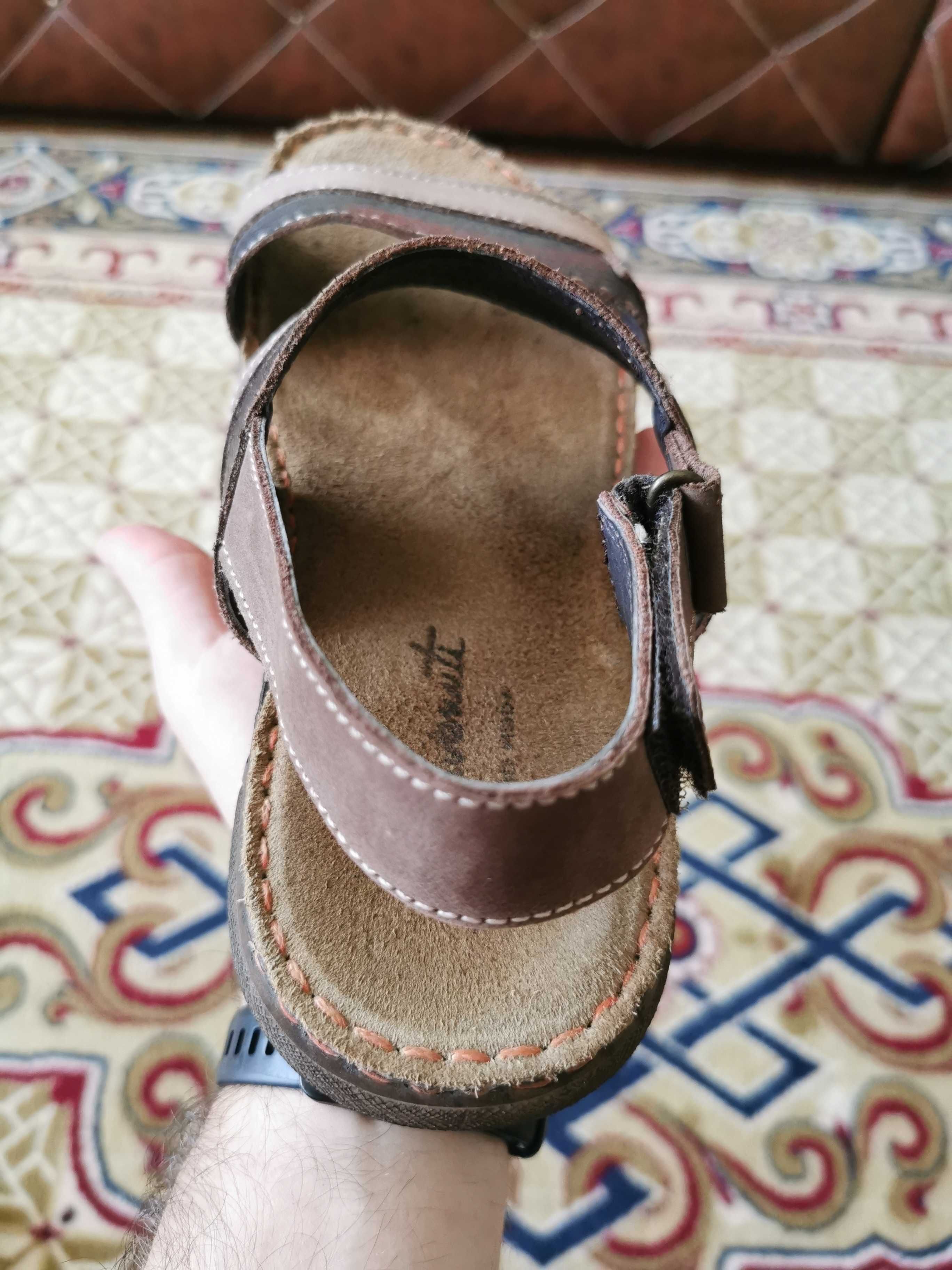 Vând sandale casual marca BeVenuti mărimea 40
