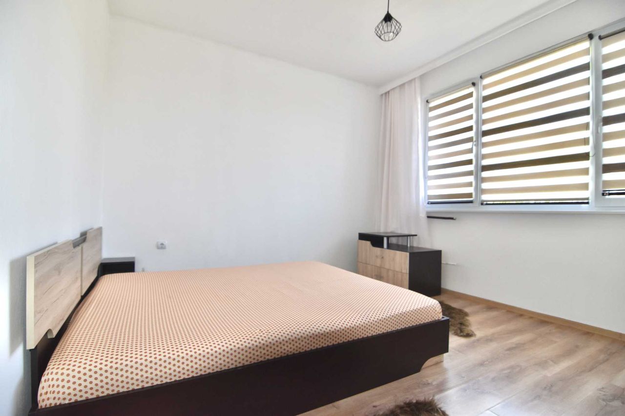 Дава се под наем Тристаен апартамент в Пловдив, Кършияка - 100 кв.м за 561 € - Снимка #4