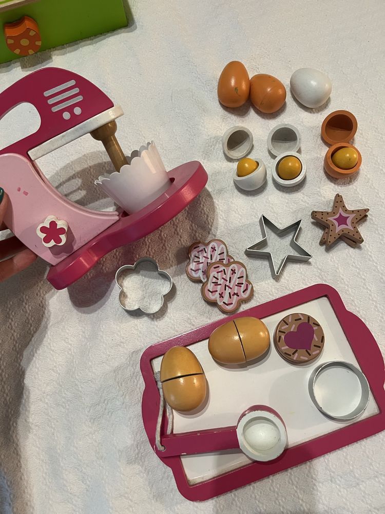 Лот от дървени играчки