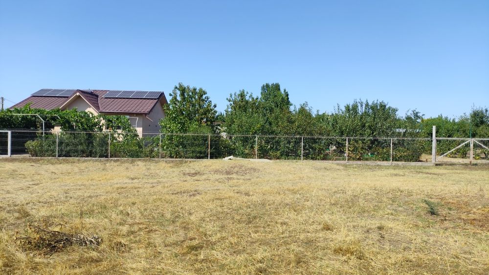 Casă de vânzare în afara zgomotului citadin.