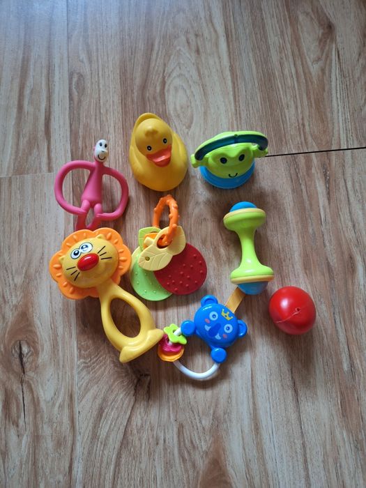 Carusel muzical rotativ actionat mecanic + jucarii