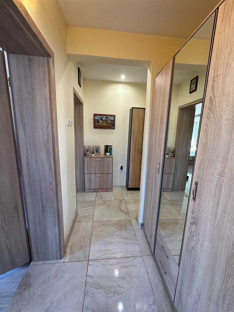 Продава се Тристаен апартамент в Търговище, Център - 70 кв.м за 1297 €/кв.м - Снимка #9